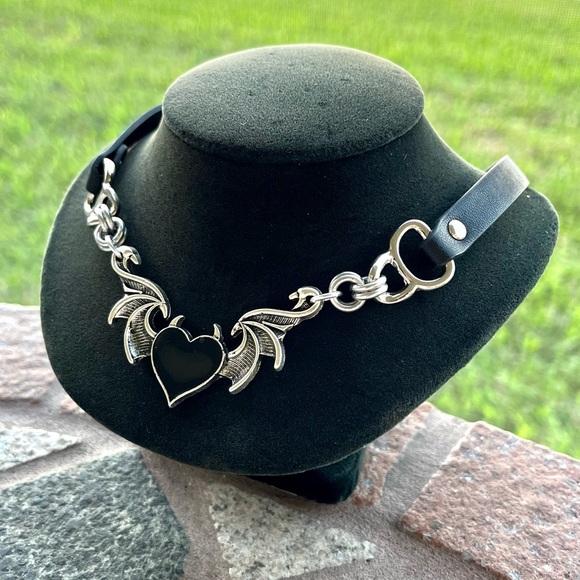 Black leather choker black heart with bat wings and devil horns valentine goth - Picture 8 of 16
